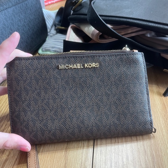 Michael Kors wallet - Picture 1 of 3